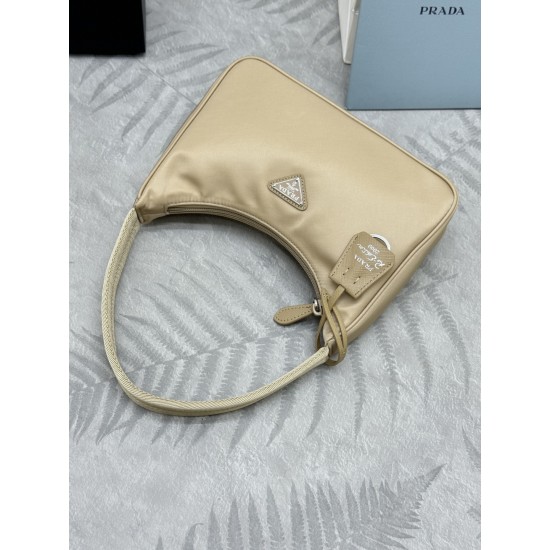 F240 with a full set of the right version of the counter packaging exclusive custom pop-up cloth shoulder armpit bag silver hardware 1NE515HOBO2000 Kendall with the same models of women's nylon shoulder bag using imported original parachute fabric lightwe