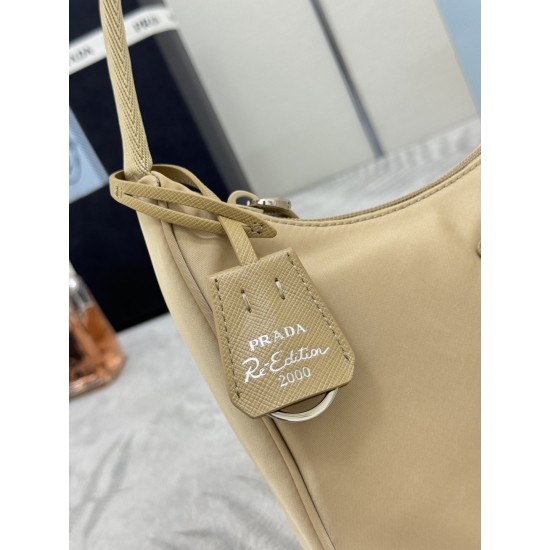 F240 with a full set of the right version of the counter packaging exclusive custom pop-up cloth shoulder armpit bag silver hardware 1NE515HOBO2000 Kendall with the same models of women's nylon shoulder bag using imported original parachute fabric lightwe