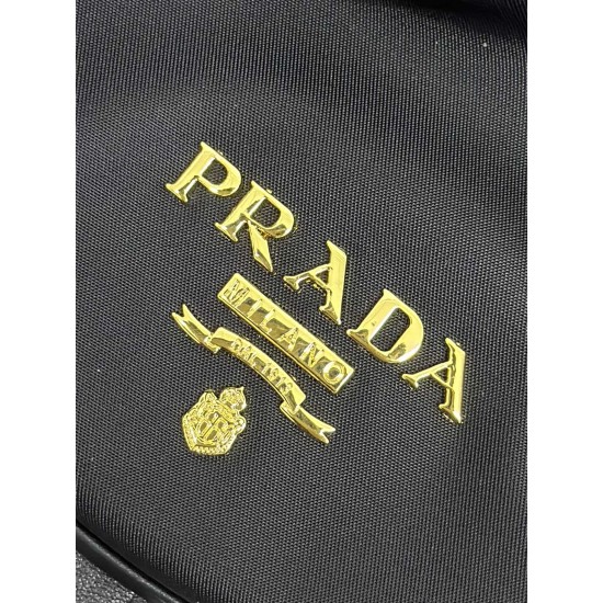 F510 with counter to the version of the full set of packaging exclusive customized new backpack 1BZ677B cover is cowhide edging this nylon shoulder bag using exquisite calfskin leather trim fusion of various materials and decorated with loose word mark lo