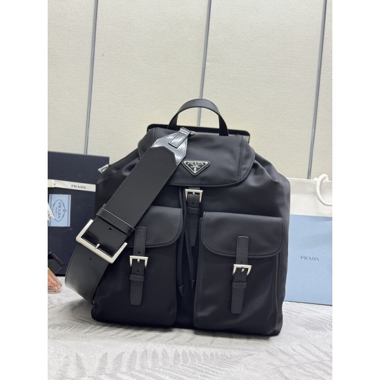 F600 new backpack 2VZ110 glossy leather shoulder straps retro hardware this ReNylon backpack using classic nylon fabric design retro nostalgic hardware fusion of innovative and practical elements to present a refined and timeless style with a removable gl