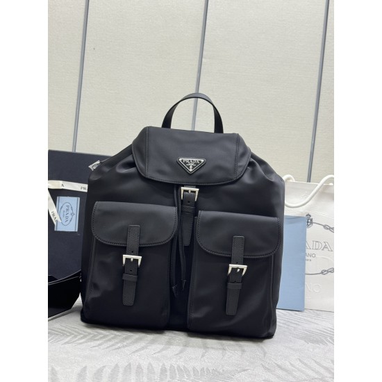 F600 new backpack 2VZ110 glossy leather shoulder straps retro hardware this ReNylon backpack using classic nylon fabric design retro nostalgic hardware fusion of innovative and practical elements to present a refined and timeless style with a removable gl