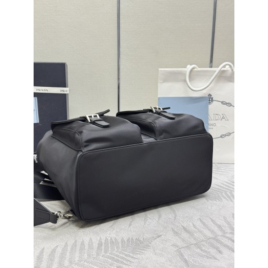 F600 new backpack 2VZ110 glossy leather shoulder straps retro hardware this ReNylon backpack using classic nylon fabric design retro nostalgic hardware fusion of innovative and practical elements to present a refined and timeless style with a removable gl