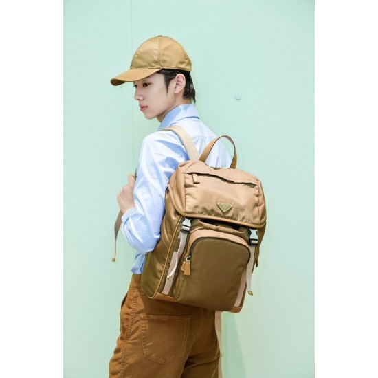 Cork color backpack model picture