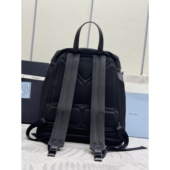 F600 new runway models 2VZ111 small shoulder back shoulder bag this runway models shoulder backpack using imported nylon fabric calfskin and top hardware front buckle flap and 2 pocket design with a removable nylon shoulder strap back and can be carried o