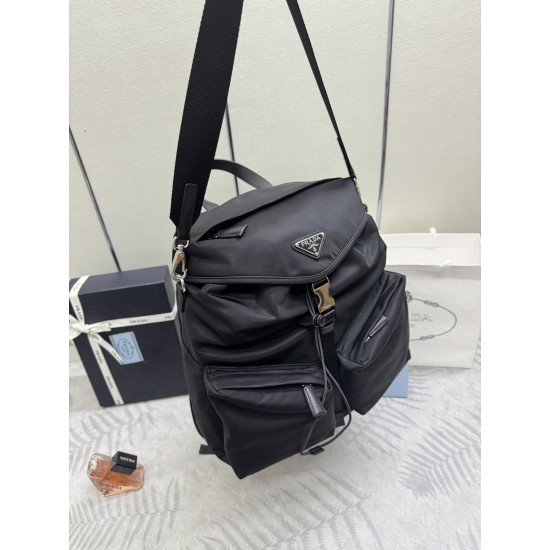 F600 new runway models 2VZ111 small shoulder back shoulder bag this runway models shoulder backpack using imported nylon fabric calfskin and top hardware front buckle flap and 2 pocket design with a removable nylon shoulder strap back and can be carried o