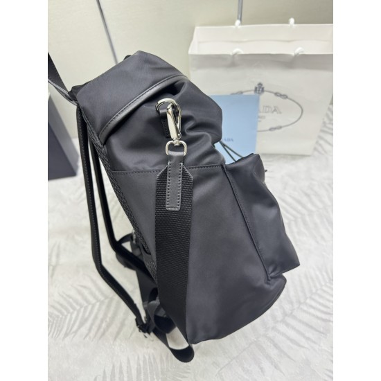 F600 new runway models 2VZ111 small shoulder back shoulder bag this runway models shoulder backpack using imported nylon fabric calfskin and top hardware front buckle flap and 2 pocket design with a removable nylon shoulder strap back and can be carried o
