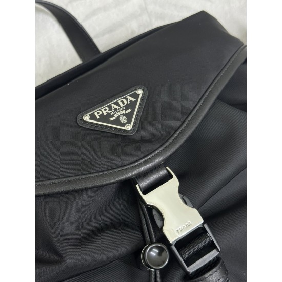 F600 new runway models 2VZ111 small shoulder back shoulder bag this runway models shoulder backpack using imported nylon fabric calfskin and top hardware front buckle flap and 2 pocket design with a removable nylon shoulder strap back and can be carried o