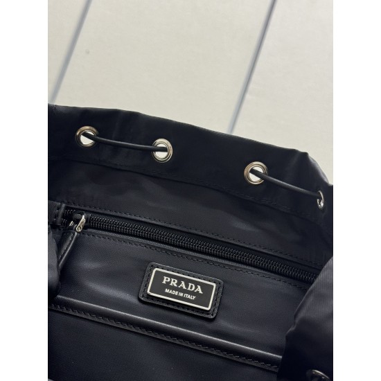 F600 new runway models 2VZ111 small shoulder back shoulder bag this runway models shoulder backpack using imported nylon fabric calfskin and top hardware front buckle flap and 2 pocket design with a removable nylon shoulder strap back and can be carried o