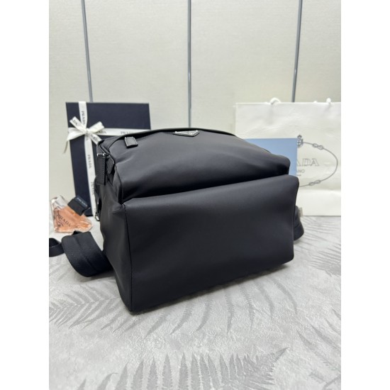 F500 classic explosive models shoulders backpack 2020 shoulders backpack new version 2VZ066 made of imported Saffiano leather material and imported nylon fabric adjustable nylon shoulder straps brushed metal accessories this nylon backpack multiple pocket