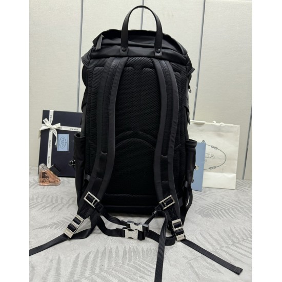 F780 new hiking bag 2VZ090 this backpack is quite technological appearance with the practicality of the interior space is made of ReNylon recycled nylon Saffiano leather presents cross stitching and waxed finish details distinctive style symbolizes the tr