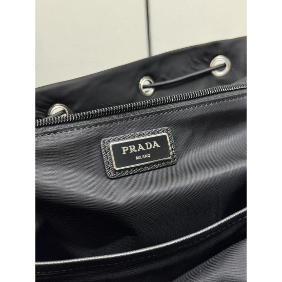 F780 new hiking bag 2VZ090 this backpack is quite technological appearance with the practicality of the interior space is made of ReNylon recycled nylon Saffiano leather presents cross stitching and waxed finish details distinctive style symbolizes the tr