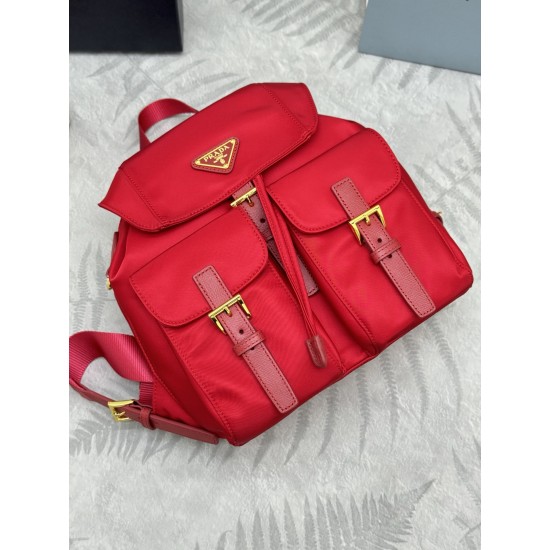 F470 with a full set of the right version of the counter packaging exclusive custom new small backpack 1BZ677 red gold buckle This nylon backpack is part of Prad's traditional design highlights the brand's important qualities innovative materials luxury p