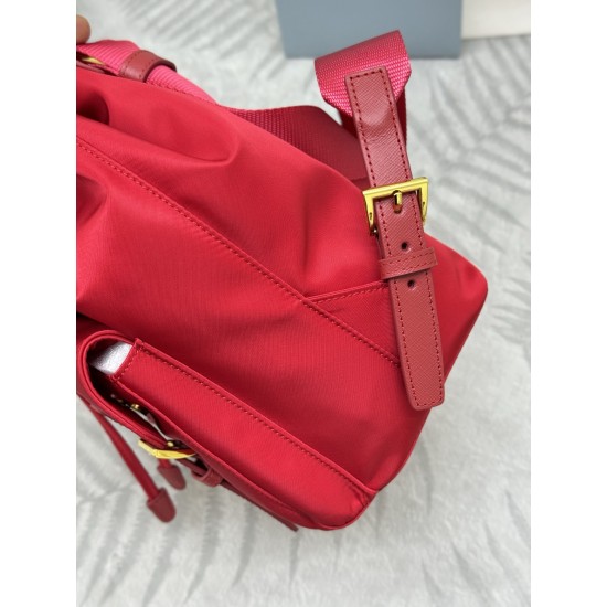 F470 with a full set of the right version of the counter packaging exclusive custom new small backpack 1BZ677 red gold buckle This nylon backpack is part of Prad's traditional design highlights the brand's important qualities innovative materials luxury p