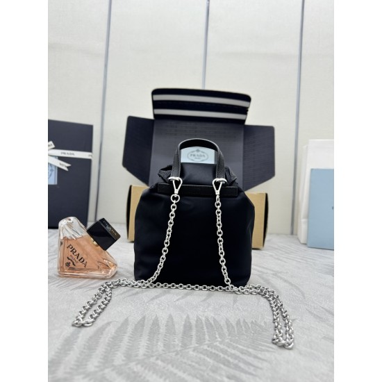 F400 with counter to the version of the full set of packaging exclusive customized mini small backpack 1BH029 shoulder bag This simple lines of the universal backpack can be transformed into a handbag through the removable shoulder straps to highlight the