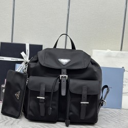 F480 with a full set of the right version of the counter packaging exclusive customized classic large backpack 1BZ811 nylon shoulder bag with exquisite Saffiano leather trim fusion of materials and decorated with triangular logo highlights the charm of fa