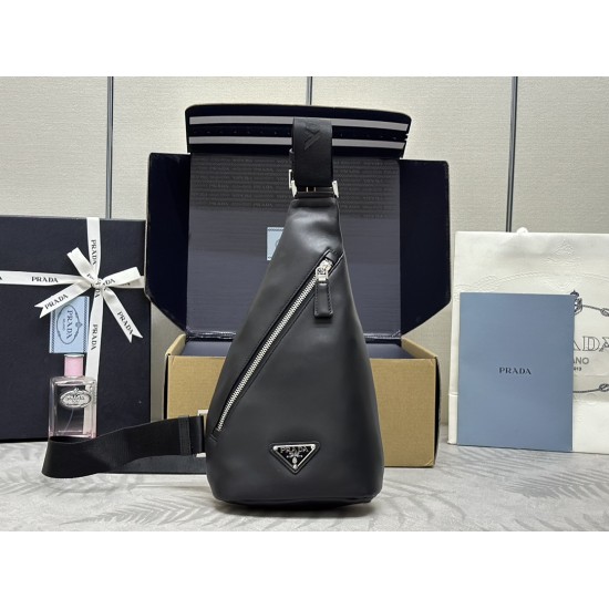 F570 new chest bag plain 2VZ098 this simple bag style between the shoulder bag and shoulder bag quite a mix and match characteristics highlight P family duality body design for deerskin grain cowhide silhouette and functionality to create a playful and in