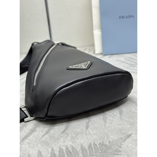 F570 new chest bag plain 2VZ098 this simple bag style between the shoulder bag and shoulder bag quite a mix and match characteristics highlight P family duality body design for deerskin grain cowhide silhouette and functionality to create a playful and in