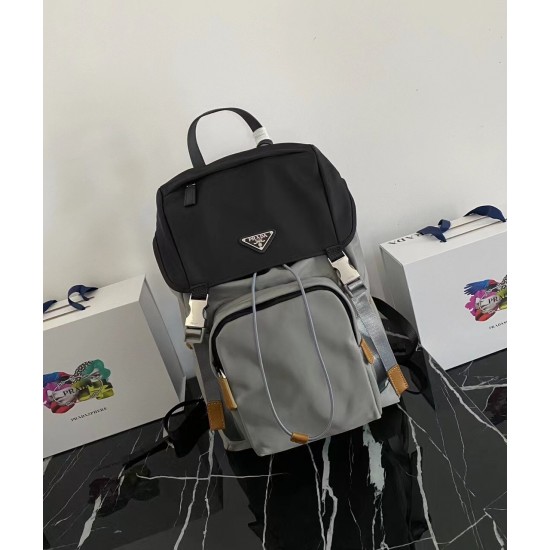 P450 Exclusive First 2VZ135 Black and Gray Shoulder BagNewest colorway of this nylon backpack with Saffiano leather trimCreative and technical to create a chic styleTop-quality brushed hardwareMultiple pockets and tech-lined back with a distinctive design