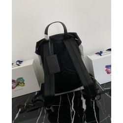 P450 Exclusive First 2VZ135 Black and Gray Shoulder BagNewest colorway of this nylon backpack with Saffiano leather trimCreative and technical to create a chic styleTop-quality brushed hardwareMultiple pockets and tech-lined back with a distinctive design