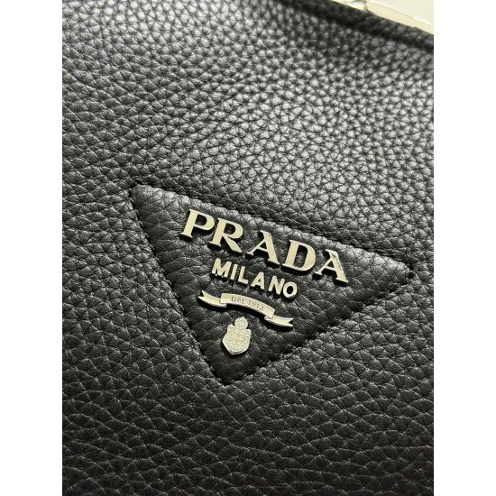 F800 with counter counter version of the full set of packaging exclusive customized counter the latest models of double shoulder straps 1BC145 small tote this double shoulder strap with imported deerskin grain cowhide with two exchangeable adjustable long