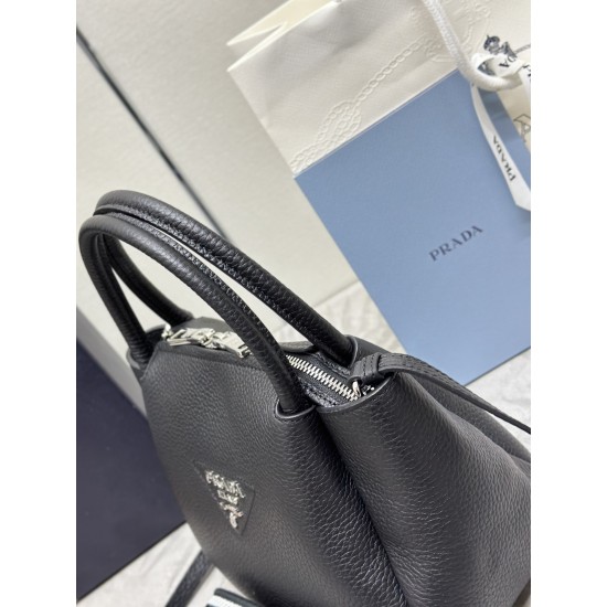 F800 with counter counter version of the full set of packaging exclusive customized counter the latest models of double shoulder straps 1BC145 small tote this double shoulder strap with imported deerskin grain cowhide with two exchangeable adjustable long