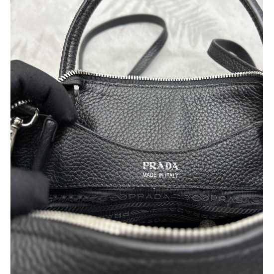 F800 with counter counter version of the full set of packaging exclusive customized counter the latest models of double shoulder straps 1BC145 small tote this double shoulder strap with imported deerskin grain cowhide with two exchangeable adjustable long