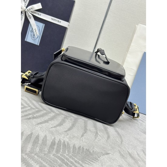 F610 with the counter version of the full set of packaging exclusive customized new backpack 1BZ074 this backpack combines several elements of imported nylon fabric and shiny cowhide leather top metal hardware accessories elegant and versatile with the ou