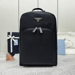 F820 new backpack fine cross grain 2VZ102 shoulder bag made of imported Saffiano leather material metal hardware accessories two straps adjustable leather straps two-way zipper front with a pocket design this backpack simple and stylish to meet the work c