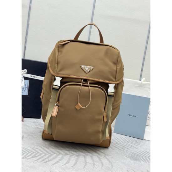 F660Prada new parachute backpack triangular enamel nameplate logo adjustable nylon shoulder straps 2VZ135 imported parachute fabric imported white steel hardware accessories this sports style parachute schoolbag front and sides are equipped with practical