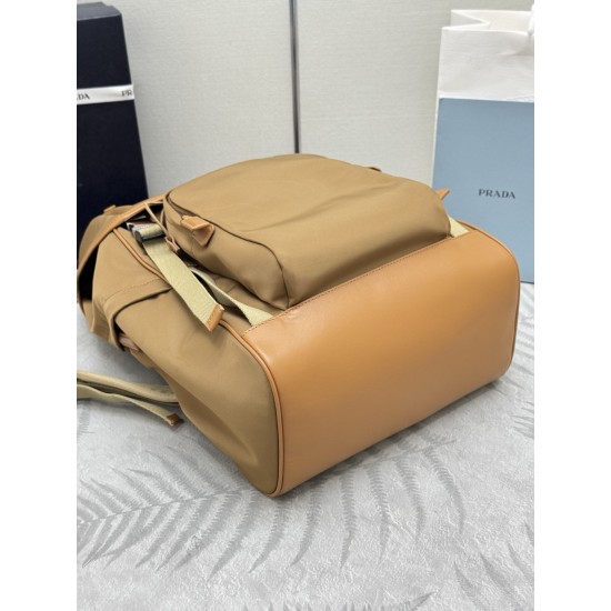 F660Prada new parachute backpack triangular enamel nameplate logo adjustable nylon shoulder straps 2VZ135 imported parachute fabric imported white steel hardware accessories this sports style parachute schoolbag front and sides are equipped with practical