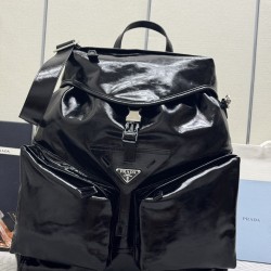 F990 new catwalk models 2VZ108 oil waxed leather this catwalk models shoulder backpack using imported oil waxed calfskin and top hardware front insert buckle flap and 2 pocket design with a removable oil waxed shoulder straps back and can be carried over 