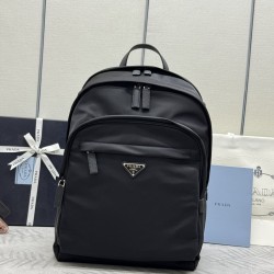 2vz048 classic duffel bag arrives