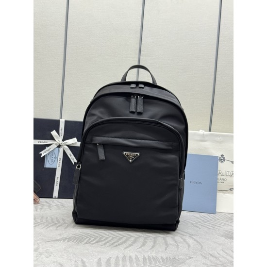 2vz048 classic duffel bag arrives