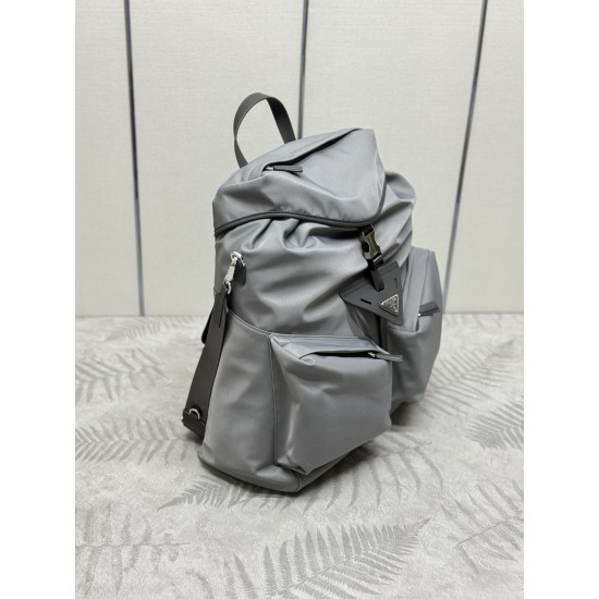 F700 new men's bag shoulder bag 2024 spring and summer runway models gray 2VZ108 with adjustable long shoulder strap can also be used as a diagonal cross-body bag This bag is made of imported nylon fabrics top hardware front 2 diagonal zipper pocket desig