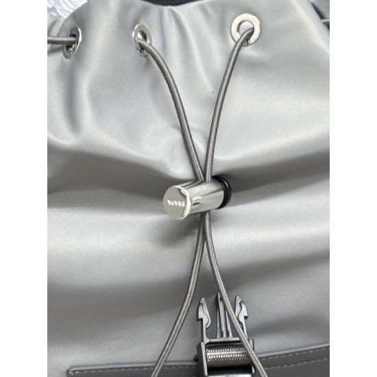 F700 new men's bag shoulder bag 2024 spring and summer runway models gray 2VZ108 with adjustable long shoulder strap can also be used as a diagonal cross-body bag This bag is made of imported nylon fabrics top hardware front 2 diagonal zipper pocket desig