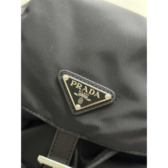 F450 with a full set of the right version of the counter packaging exclusive custom new small backpack 1BZ677 This nylon backpack is part of Prad's traditional design highlights the brand's important qualities innovative materials luxury pragmatism and cl
