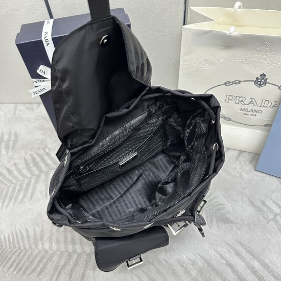 F450 with a full set of the right version of the counter packaging exclusive custom new small backpack 1BZ677 This nylon backpack is part of Prad's traditional design highlights the brand's important qualities innovative materials luxury pragmatism and cl