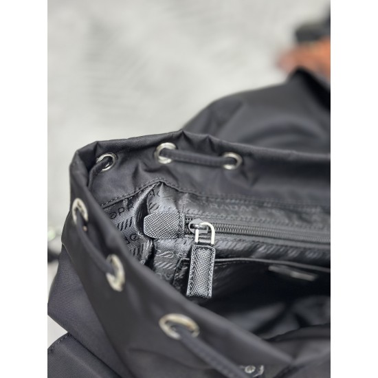F450 with a full set of the right version of the counter packaging exclusive custom new small backpack 1BZ677 This nylon backpack is part of Prad's traditional design highlights the brand's important qualities innovative materials luxury pragmatism and cl