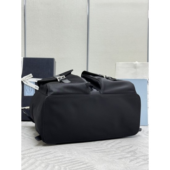 F560 new backpack 2VZ110 upgraded version of the nylon handbags this ReNylon backpack using classic nylon fabric design top hardware fusion of innovative and practical elements to present a refined and timeless style with a detachable shoulder strap a bag