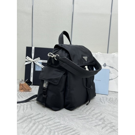 F620 NEW SHOULDER BAGS EXPLORE 2VZ118 BACKPACK This Explore bag is a perfect blend of elegance and functionality with its soft lines and multi-pocket silhouette designed for urban exploration and outdoor adventures. The combination of recycled nylon and l