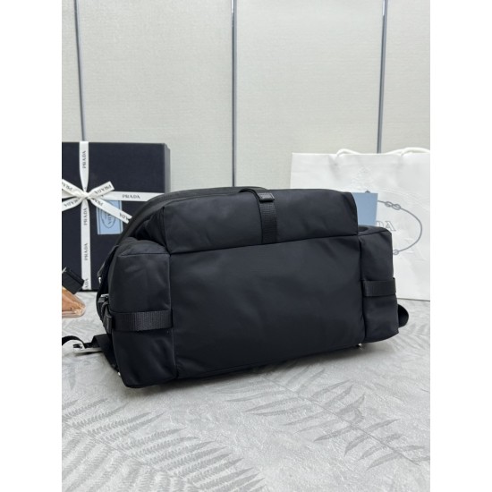 F620 NEW SHOULDER BAGS EXPLORE 2VZ118 BACKPACK This Explore bag is a perfect blend of elegance and functionality with its soft lines and multi-pocket silhouette designed for urban exploration and outdoor adventures. The combination of recycled nylon and l