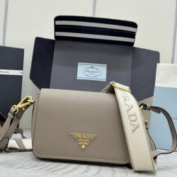 F750 with counter counter version of the full set of packaging exclusive customized new gold buckle double shoulder strap 1BD314 gold buckle this double shoulder strap with imported deerskin grain cowhide leather with two exchangeable adjustable long shou