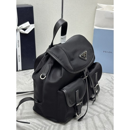 F490 with counter to the version of the full set of packaging exclusive customized new backpack 1BZ677A silver buckle bag cover is cowhide bag edge this nylon shoulder bag using exquisite calfskin leather trim fusion of a variety of materials and adorned 
