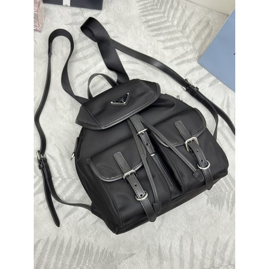 F490 with counter to the version of the full set of packaging exclusive customized new backpack 1BZ677A silver buckle bag cover is cowhide bag edge this nylon shoulder bag using exquisite calfskin leather trim fusion of a variety of materials and adorned 