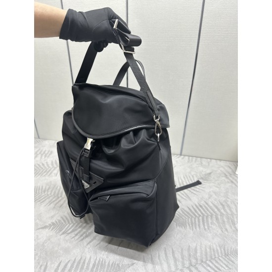F700 new men's bags shoulder bag 2024 spring and summer runway models large 2VZ108 with adjustable long shoulder strap can also be used as a diagonal cross-body bag this bag is made of imported nylon fabrics top hardware front 2 diagonal zipper pocket des