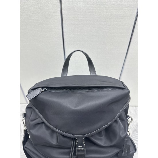 F700 new men's bags shoulder bag 2024 spring and summer runway models large 2VZ108 with adjustable long shoulder strap can also be used as a diagonal cross-body bag this bag is made of imported nylon fabrics top hardware front 2 diagonal zipper pocket des