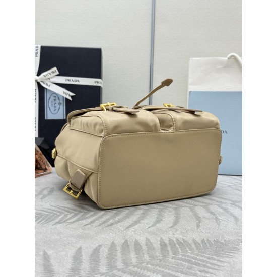 F470 with a full set of the right version of the counter packaging exclusive custom new small backpack 1BZ677 apricot gold buckle This nylon backpack is part of Prad's traditional design highlights the brand's important qualities innovative materials luxu