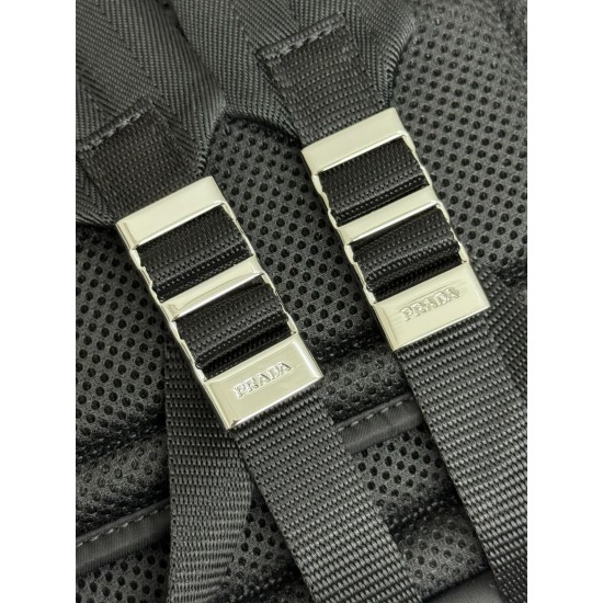 F570 classic 2VZ048 backpack top original goods this backpack with imported Saffiano leather trim outlines the silhouette presenting a modern sense of minimalism lines using imported nylon fabric and cross grain cowhide leather combination of top polished