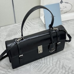 F850202525ss new pencil bag 1BN024 large this leather handbag inspired by the quite formal briefcase texture delicate glossy with a new attitude to re-interpret the classic office style silhouette using delicate soft detailing for the bag's classic shape 