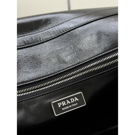 F850202525ss new pencil bag 1BN024 large this leather handbag inspired by the quite formal briefcase texture delicate glossy with a new attitude to re-interpret the classic office style silhouette using delicate soft detailing for the bag's classic shape 